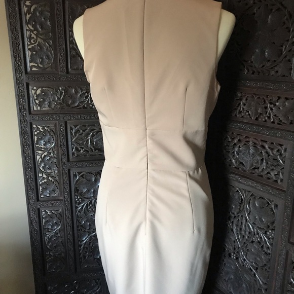 $225 Alexia Admor beige plunging neckline dress S - Picture 6 of 7
